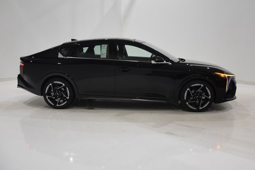 2025 Kia K4 GT-Line photo 3