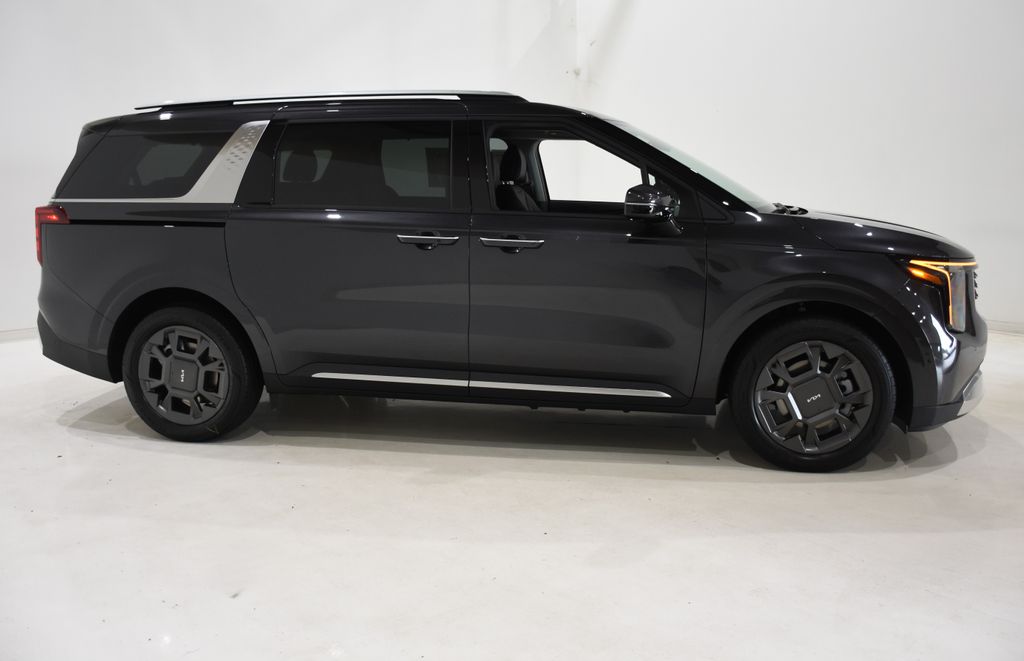 2026 Kia Carnival SX photo 3