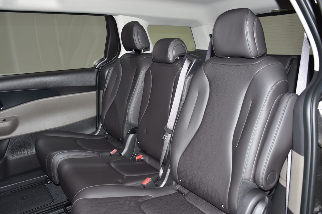 2026 Kia Carnival LXS - Photo 28
