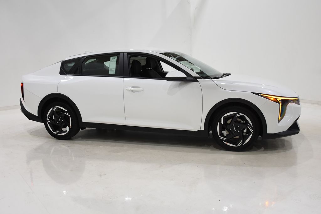 2025 Kia K4 EX photo 3