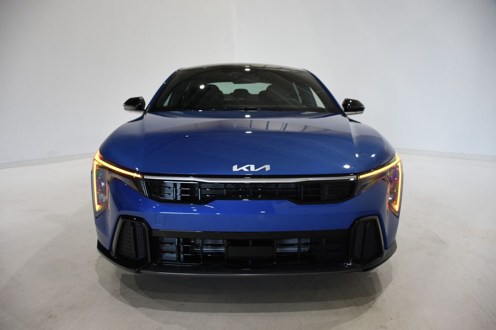 2025 Kia K4 GT-Line photo 2
