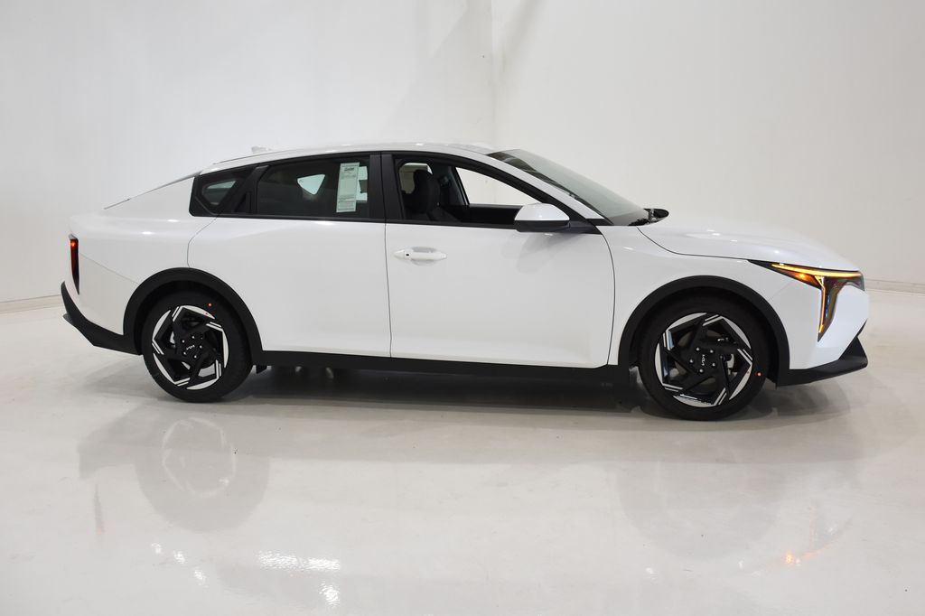 2025 Kia K4 EX photo 2
