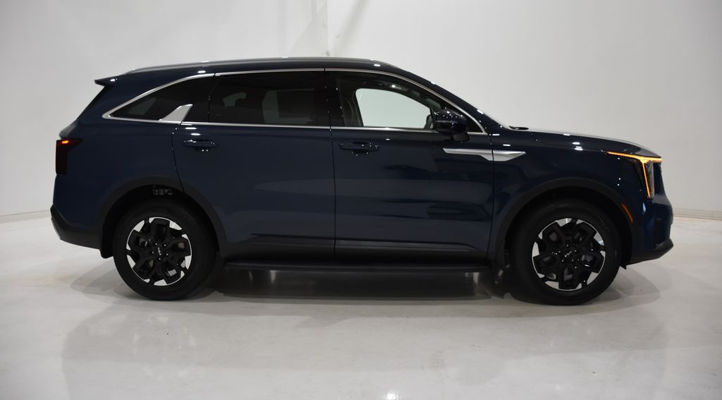 2026 Kia Sorento S photo 3