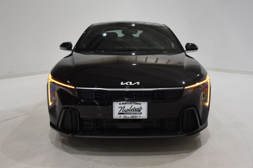 2025 Kia K4 GT-Line photo 2