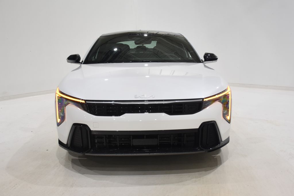2025 Kia K4 GT-Line photo 2
