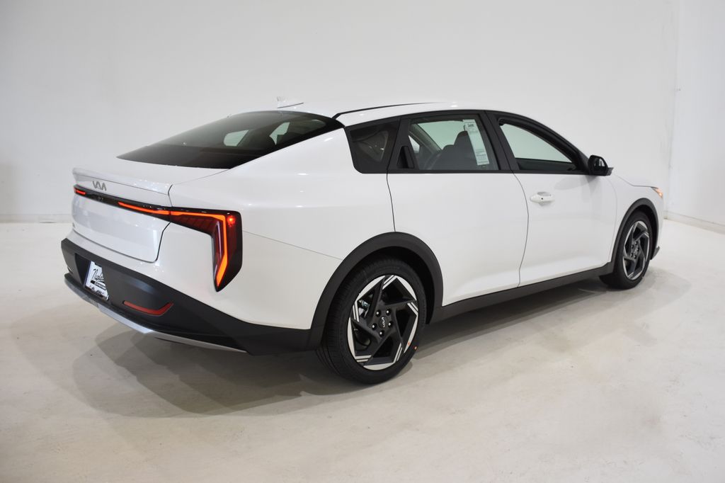 2025 Kia K4 EX photo 3
