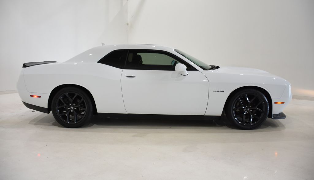 2022 Dodge Challenger R/T photo 3
