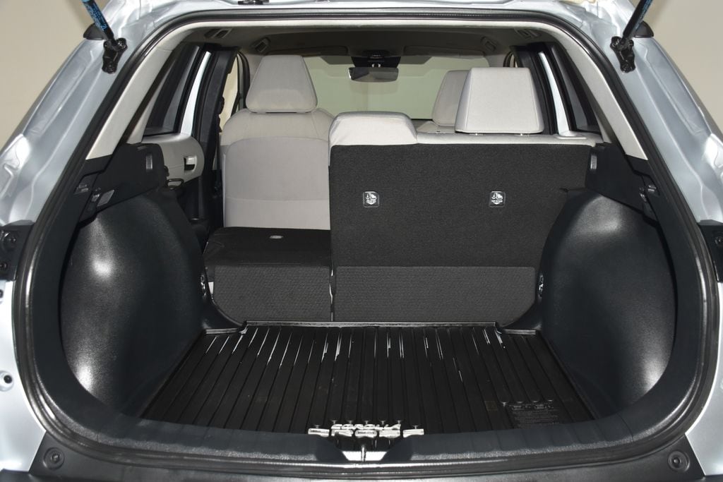 2025 Toyota Corolla Cross L - Photo 28