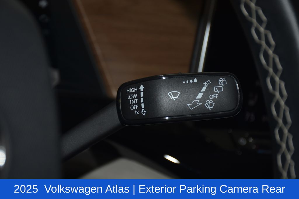 2025 Volkswagen Atlas SE w/Tech - Photo 12