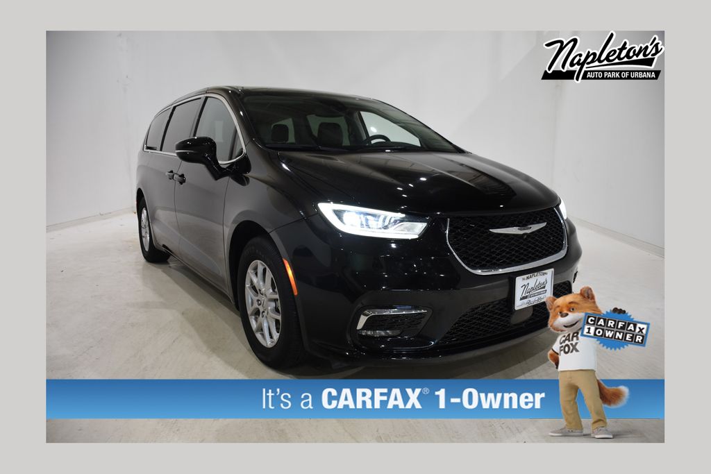 2024 Chrysler Pacifica Touring L's photo