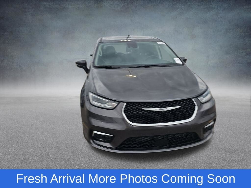 Used 2023 Chrysler Pacifica Touring L Van Passenger Van