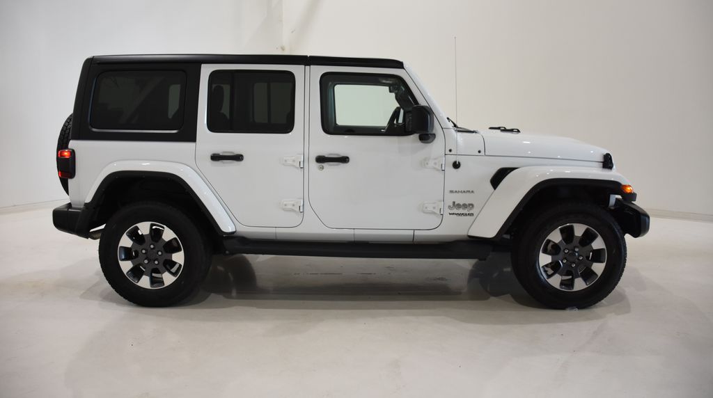 2022 Jeep Wrangler Unlimited Sahara photo 3