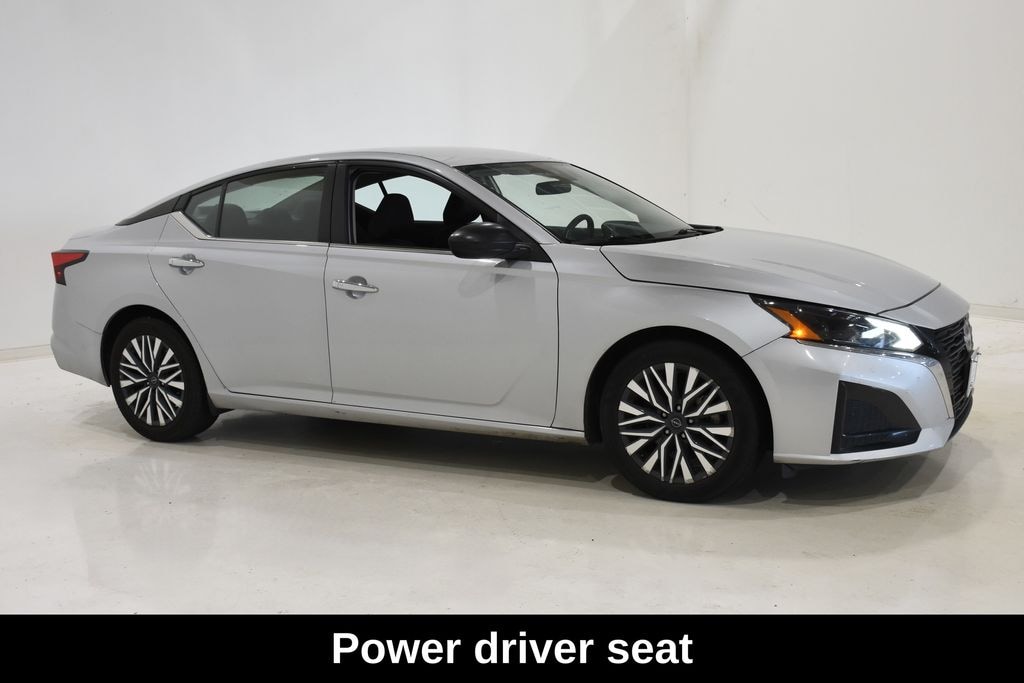 Used 2024 Nissan Altima 2.5 SV Sedan