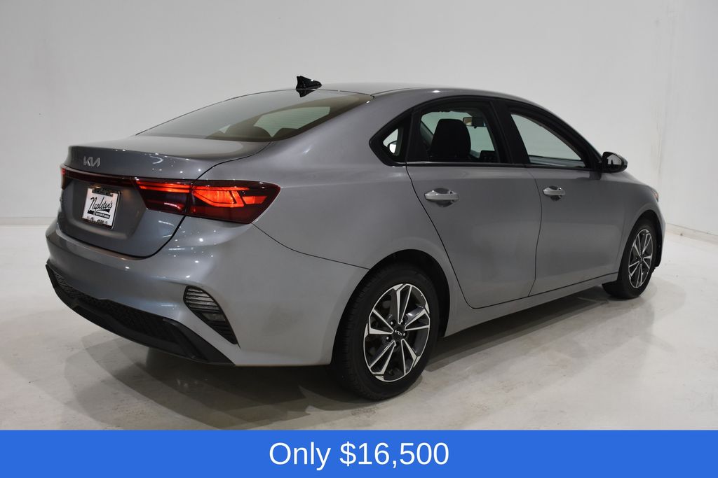 2023 Kia Forte LXS photo 4