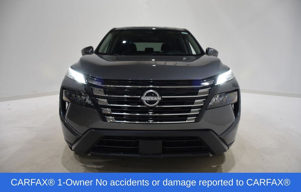 2024 Nissan Rogue SV photo 2