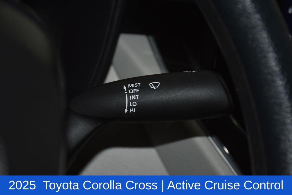 2025 Toyota Corolla Cross L - Photo 12
