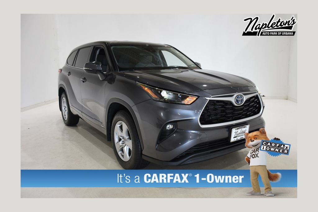 2022 Toyota Highlander LE's photo