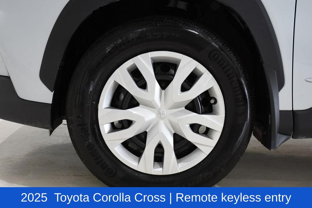 2025 Toyota Corolla Cross L - Photo 6