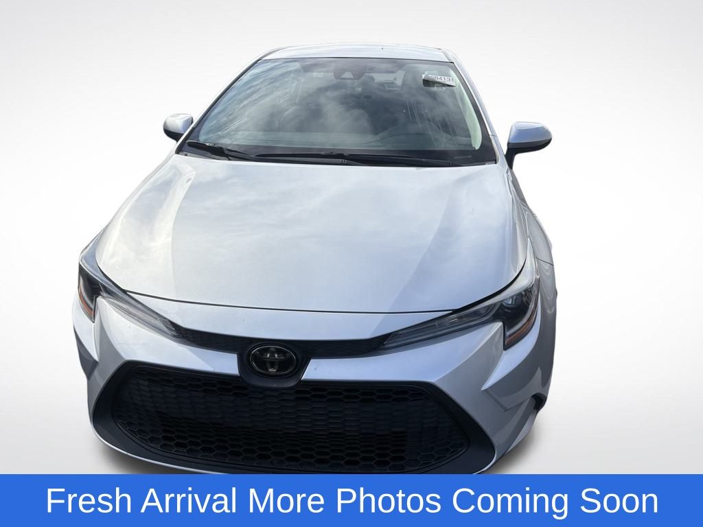Used 2022 Toyota Corolla LE with VIN 5YFEPMAEXNP383588 for sale in Urbana, IL