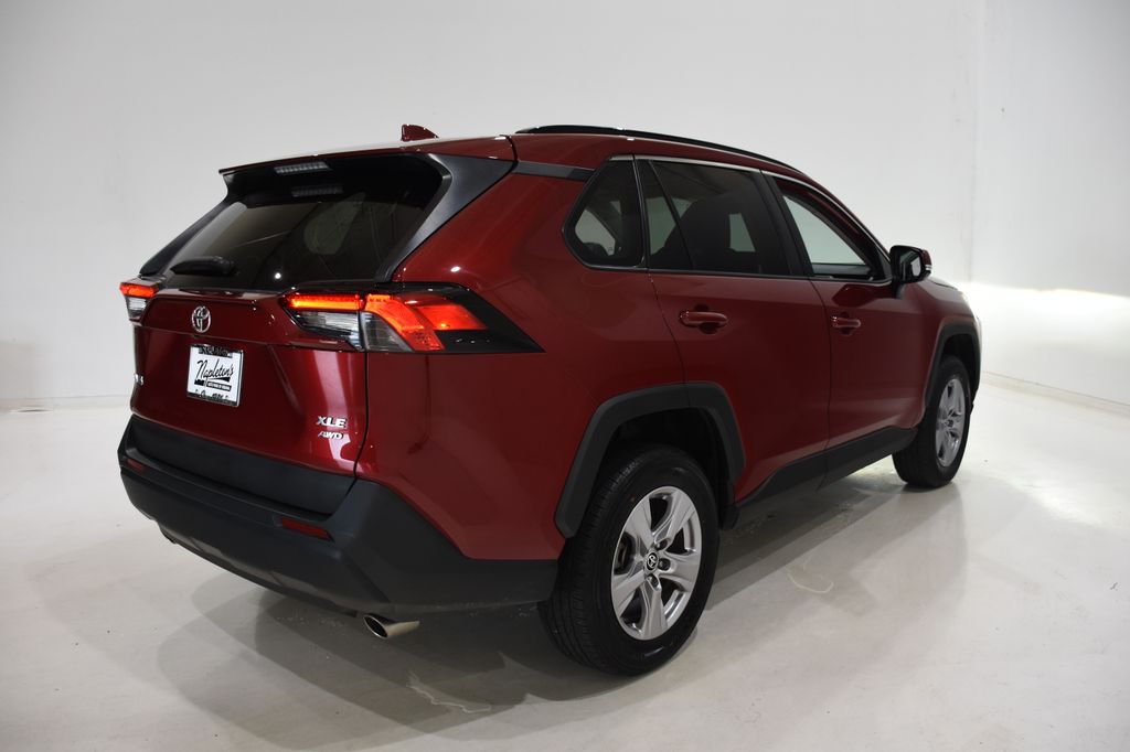 2022 Toyota RAV4 XLE photo 4