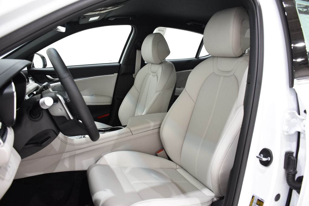 2025 GENESIS G70 Standard - Photo 17