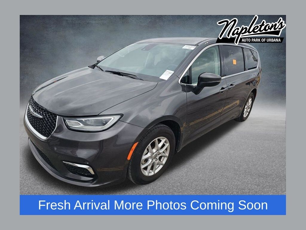 Used 2023 Chrysler Pacifica Touring L Van Passenger Van
