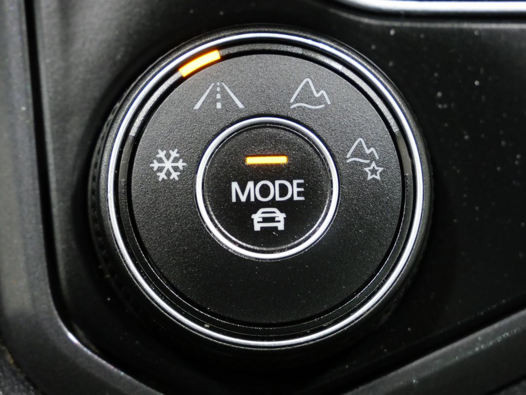 2022 Volkswagen Tiguan SE - Photo 23