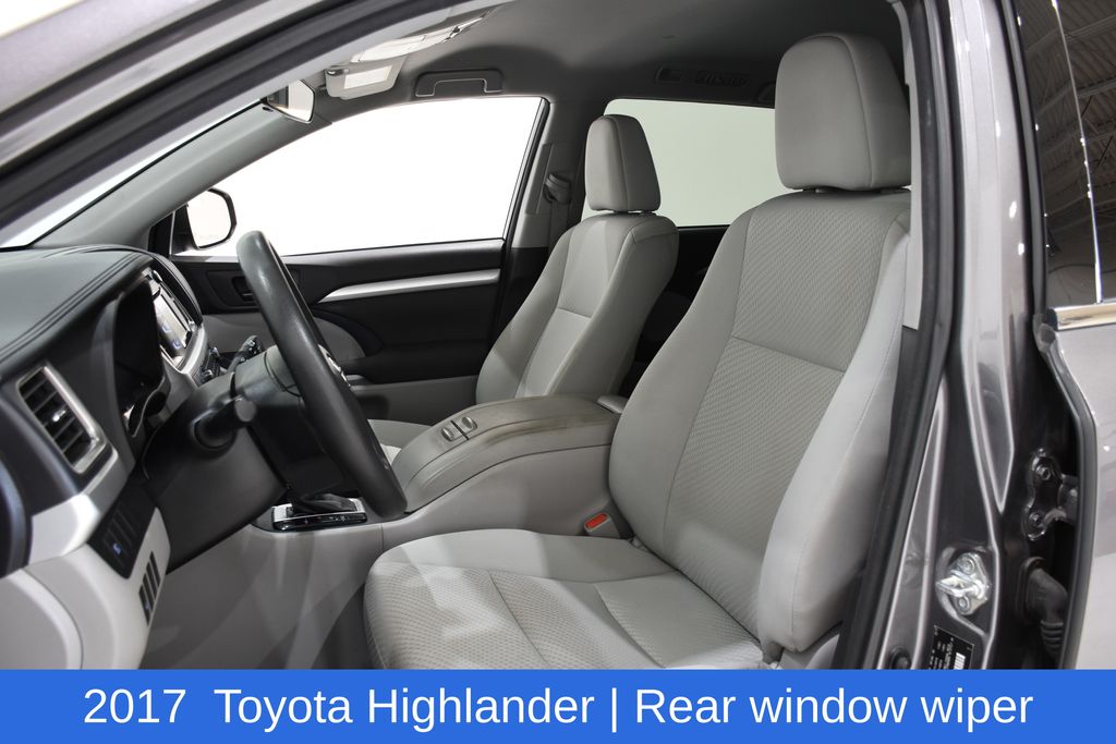 2017 Toyota Highlander LE - Photo 21