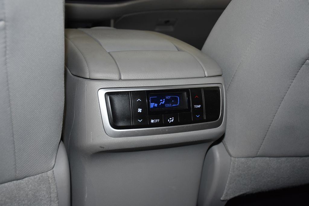 2017 Toyota Highlander LE - Photo 25