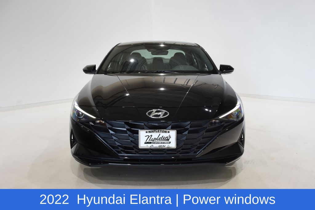 Used 2022 Hyundai Elantra SE with VIN KMHLL4AG6NU357198 for sale in Urbana, IL