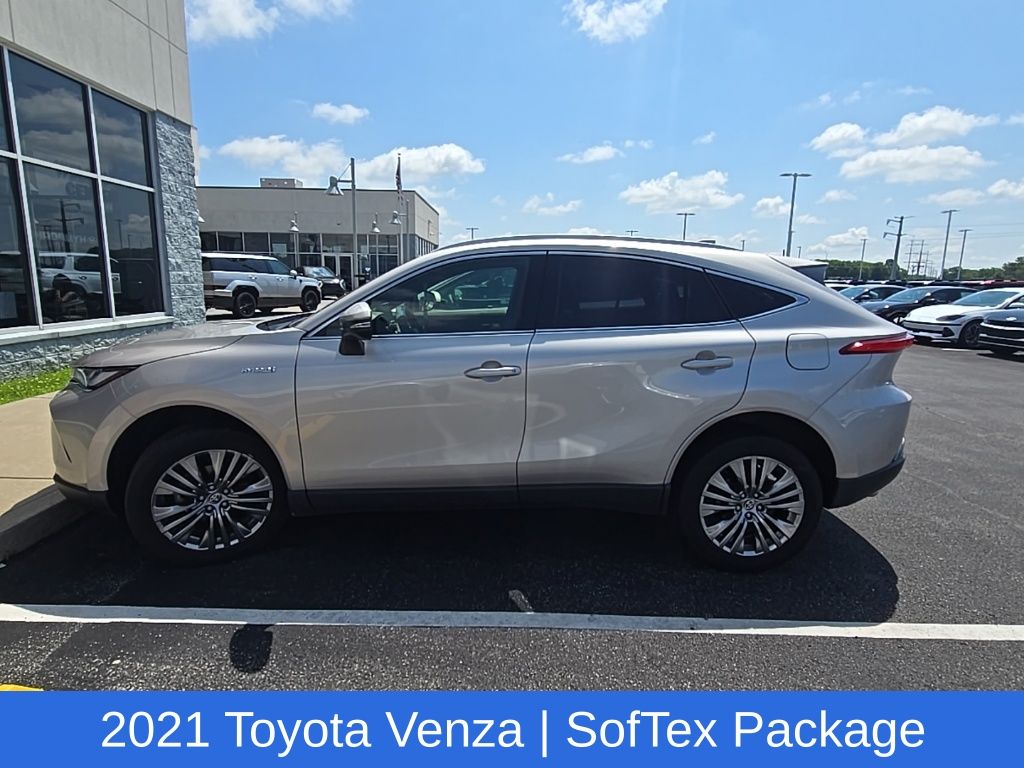 Used 2021 Toyota Venza XLE with VIN JTEAAAAH0MJ020837 for sale in Urbana, IL