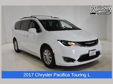 2017 Chrysler Pacifica Touring L Van