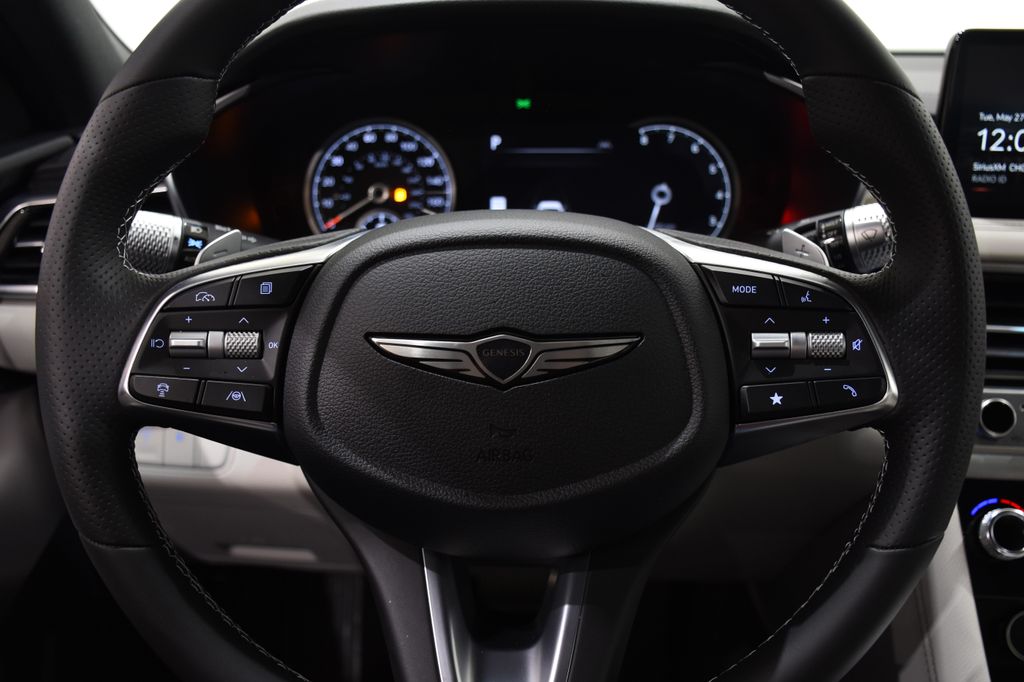 2025 GENESIS G70 Standard - Photo 10