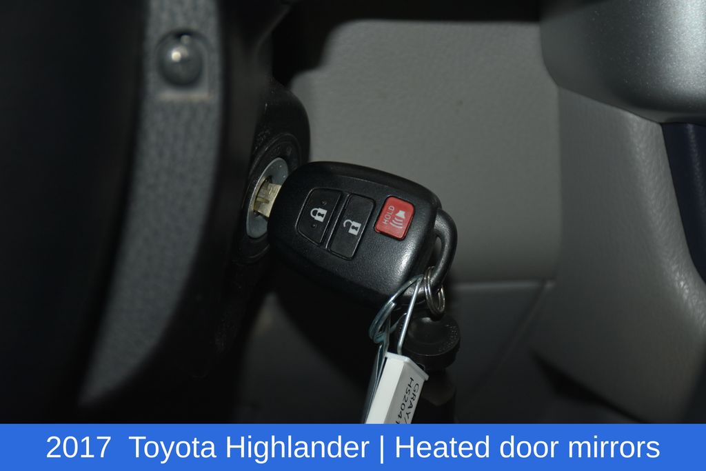 2017 Toyota Highlander LE - Photo 14