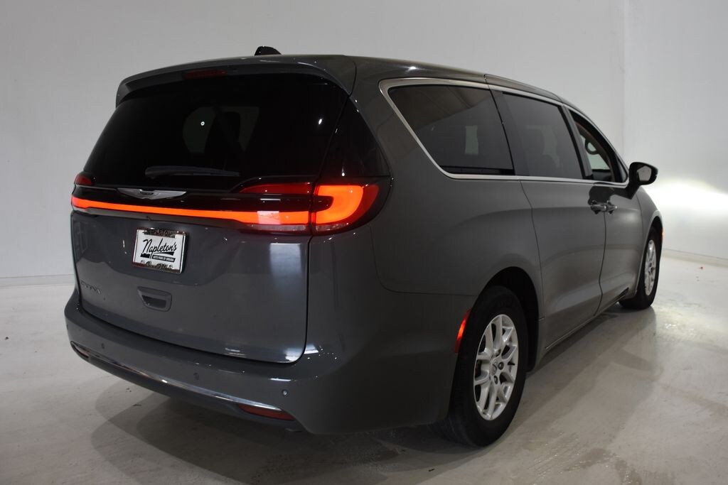 Used 2023 Chrysler Pacifica Touring L Van Passenger Van