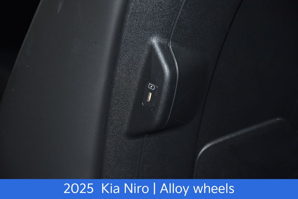 2025 Kia Niro EX - Photo 24
