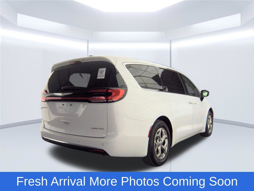 Used 2024 Chrysler Pacifica Limited Van Passenger Van