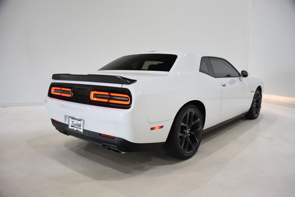2022 Dodge Challenger R/T photo 4