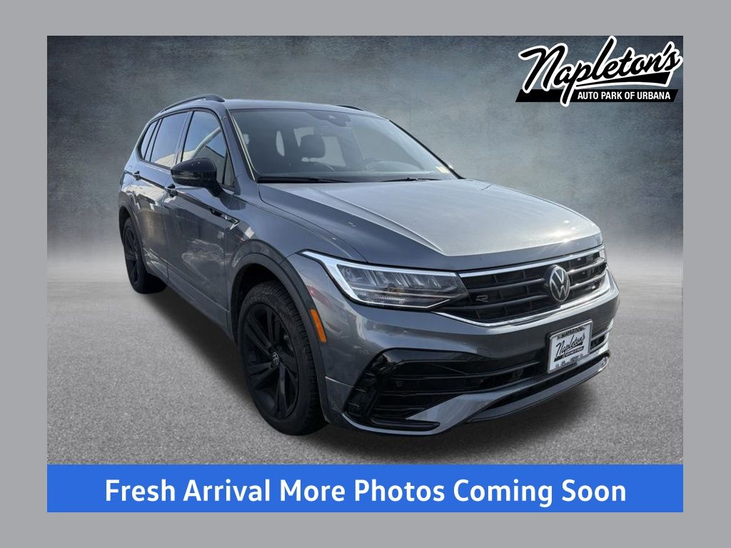 2024 Volkswagen Tiguan SE R-LINE BLACK's photo