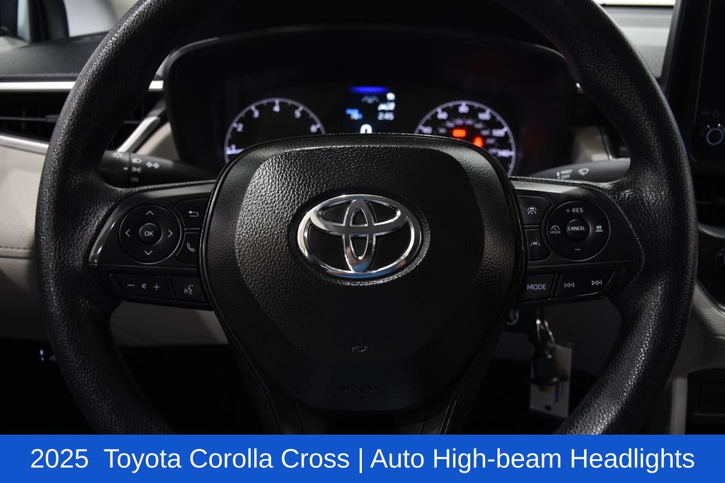 2025 Toyota Corolla Cross L - Photo 11