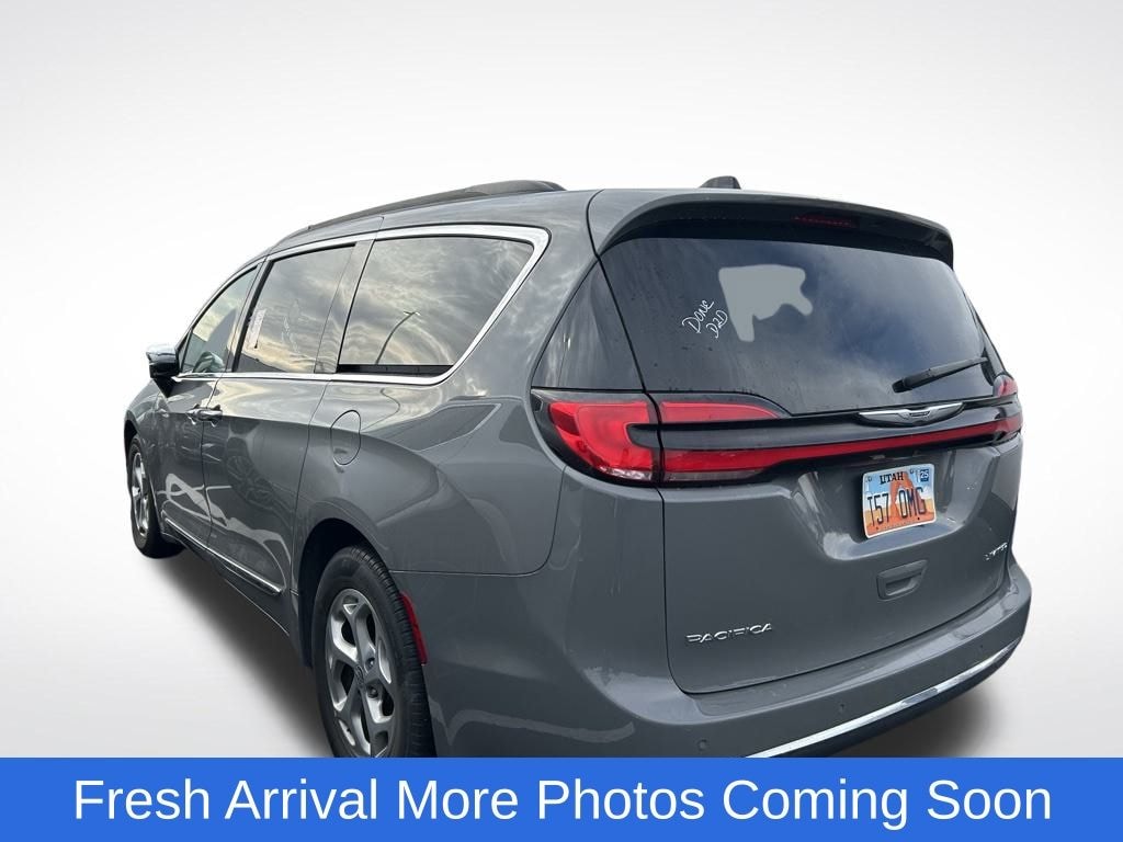 Used 2023 Chrysler Pacifica Limited Van Passenger Van