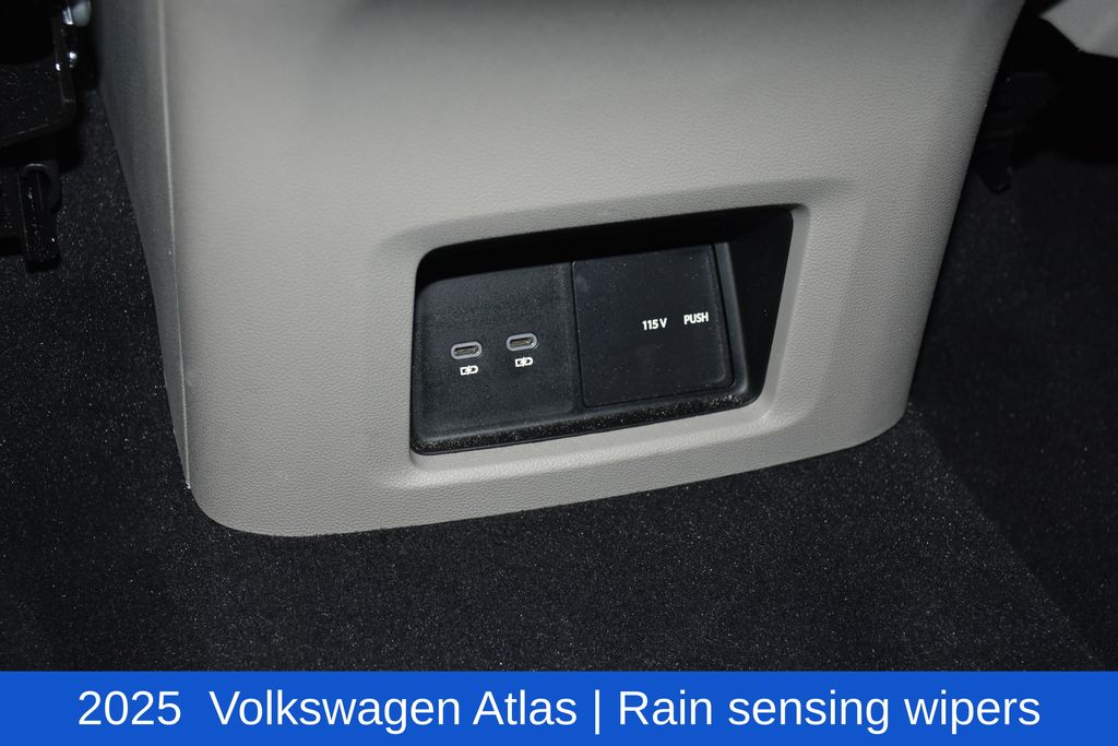 2025 Volkswagen Atlas SE w/Tech - Photo 28