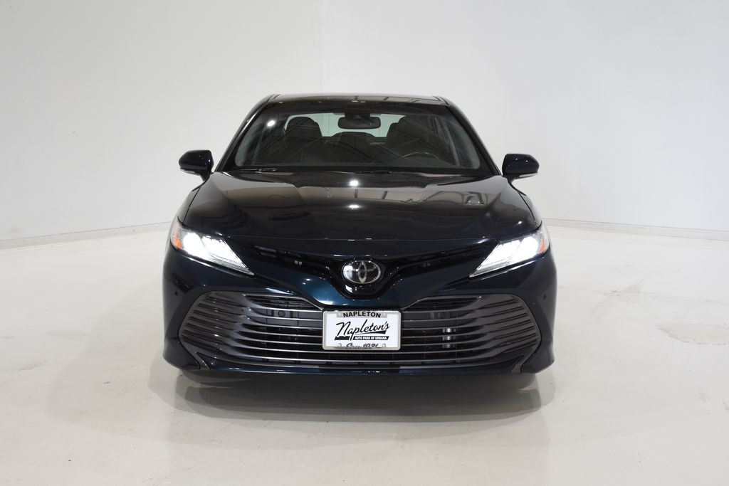 Used 2018 Toyota Camry XLE with VIN 4T1B11HK1JU626230 for sale in Urbana, IL