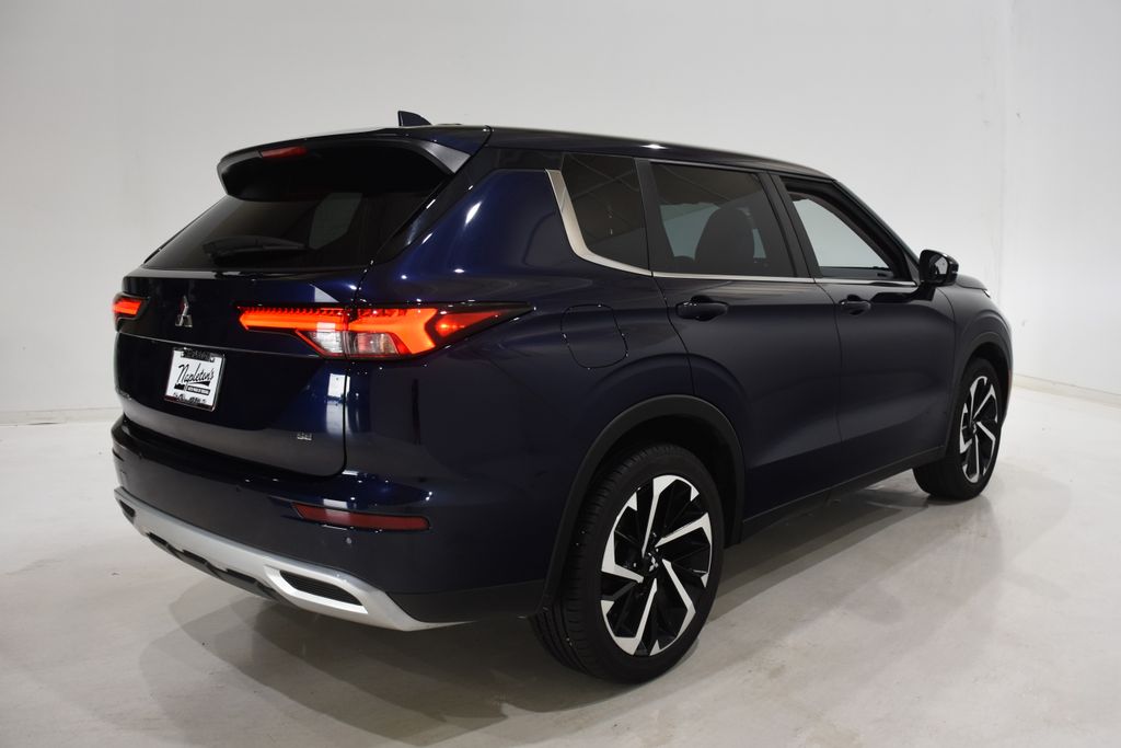 2023 Mitsubishi Outlander SE photo 4
