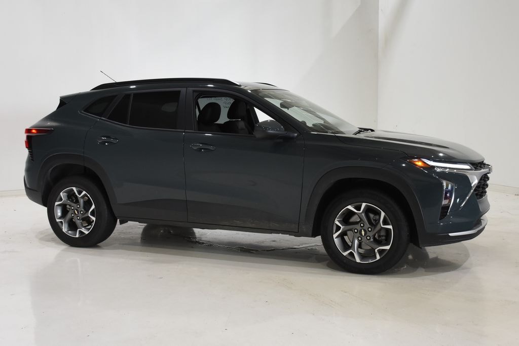 Used 2025 Chevrolet Trax LT SUV