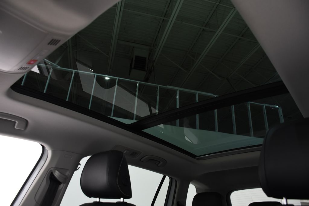 2022 Volkswagen Tiguan SE - Photo 28