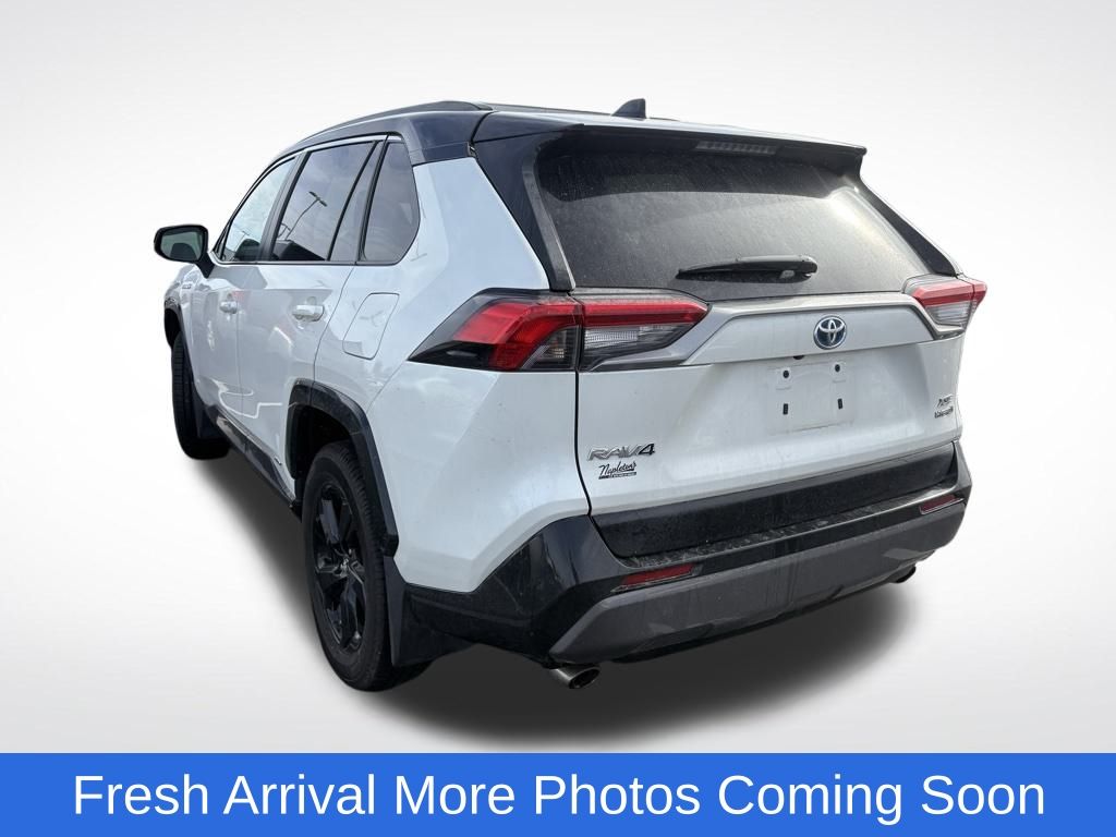 2019 Toyota RAV4 Hybrid XSE photo 3