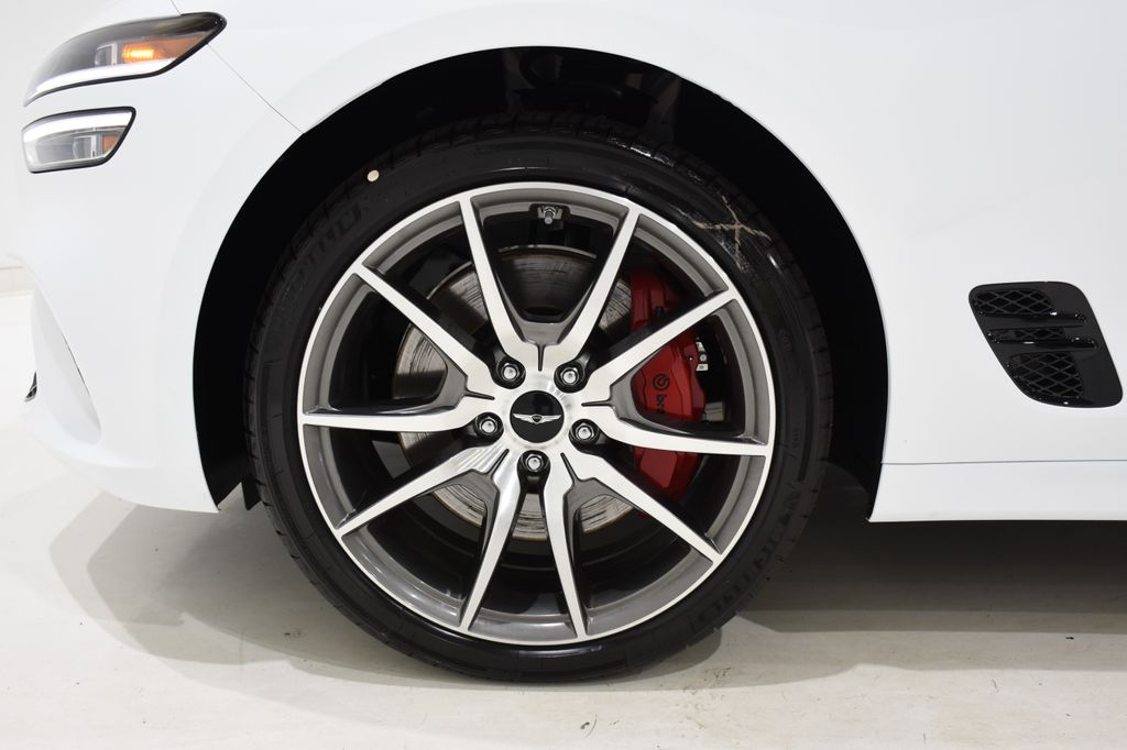 2025 GENESIS G70 Standard - Photo 6
