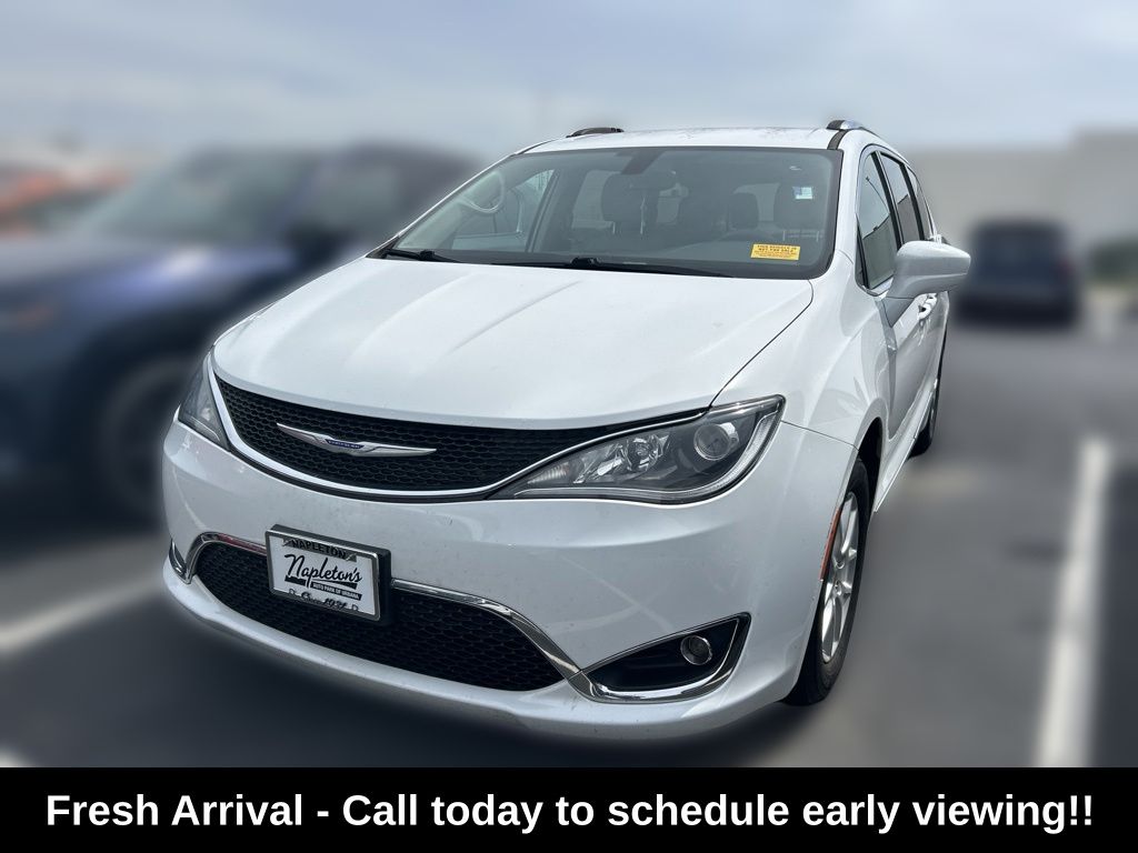 Used 2020 Chrysler Pacifica Touring L with VIN 2C4RC1BG9LR139908 for sale in Urbana, IL