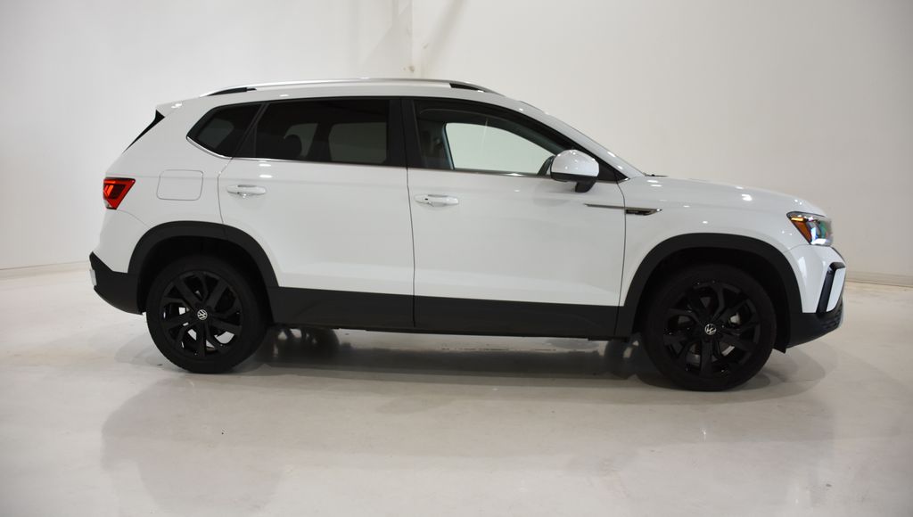 2022 Volkswagen Taos SE photo 3